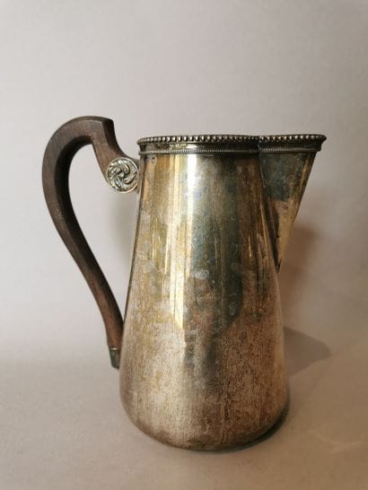 POT A LAIT OU POT A EAU en argent. PARIS,...