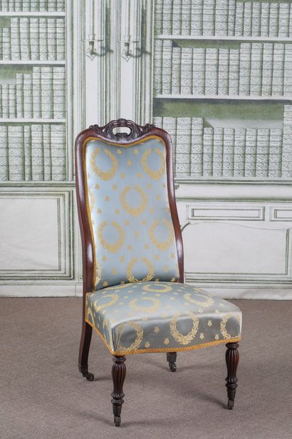 CHAISE CHAUFFEUSE en acajou, le dossier à...