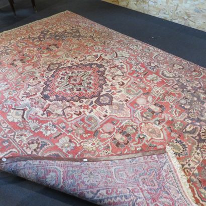 TAPIS en laine

300 x 200 cm