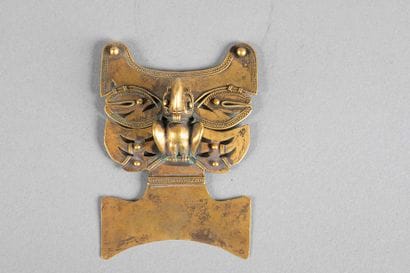 Pendentif zoomorphe représentant un aigle...