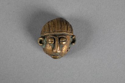 Petite masquette représentant un visage humain....