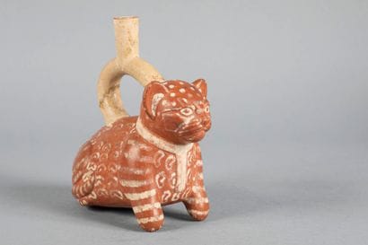 Vase à anse en étrier représentant un jaguar....