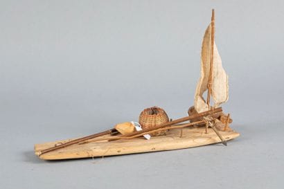 Radeau fait de cinq lamelles de bois reliées...