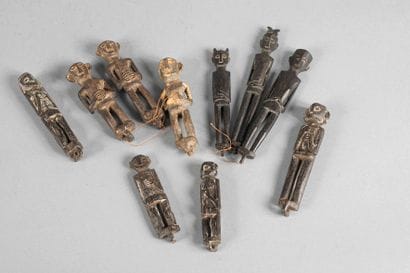 Amulettes et charmes karuhei. Lot de 10 amulettes...