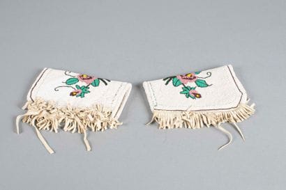 Paire de manchettes de dance perlées. Etats...