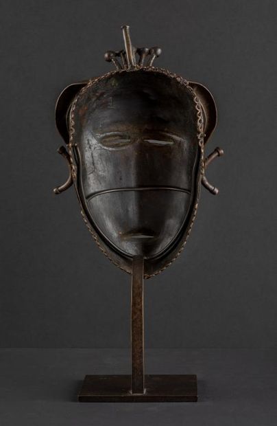 Rare et ancien masque facial, d’ ne remarquable...