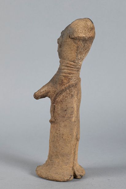 Rare statuette funéraire représentée debout....