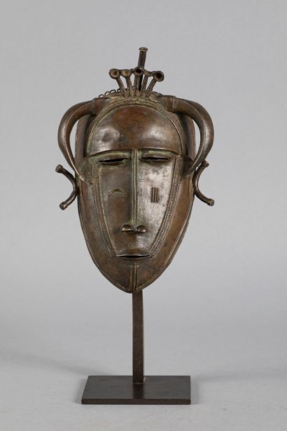Rare et ancien masque facial, d’ ne remarquable...