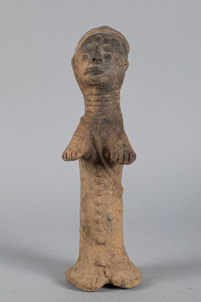 Rare statuette funéraire représentée debout....
