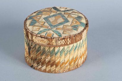 Grande boite ronde recouverte d’ ne mosaïque...