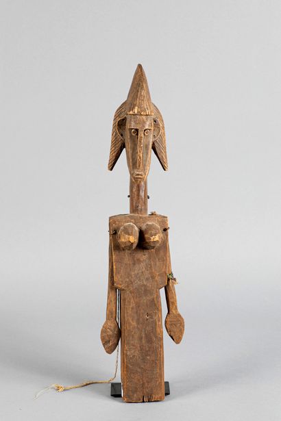 Marionnette représentant une figure féminine...