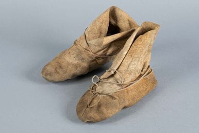 Paire de mocassins à semelle souple. Peau,...