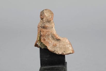 Buste de statuette. Terre cuite sous engobe...