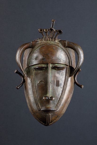Rare et ancien masque facial, d’ ne remarquable...