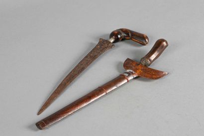Deux kriss. Les lames représentent le serpent...