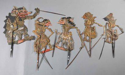Cinq marionnettes du théâtre d’ mbre Wayang...