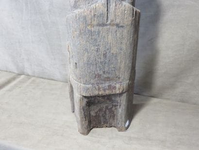 Rare statue représentant un personnage d’...