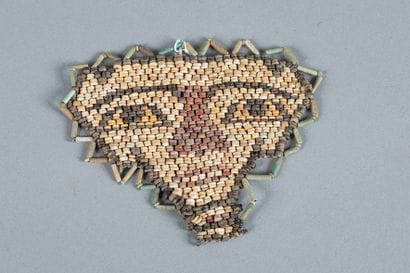 Masque de perles multicolores. Perles (remontage)....
