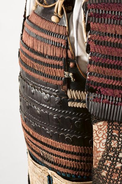 Armure de Samouraï porte d’ tendard. Le Kabuto...