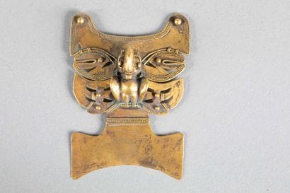 Pendentif zoomorphe représentant un aigle...