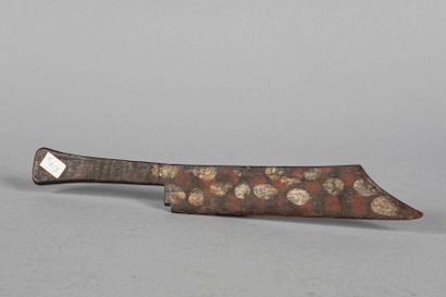 Couteau de sorcier Sakalave. Bois polychrome....