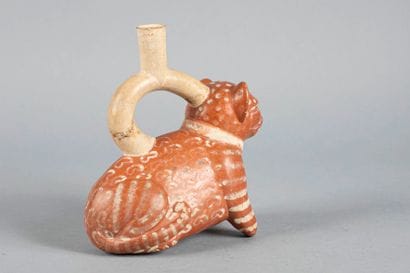 Vase à anse en étrier représentant un jaguar....