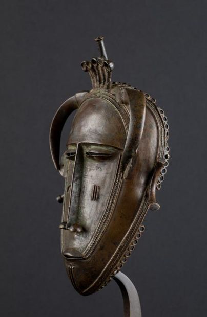 Rare et ancien masque facial, d’ ne remarquable...