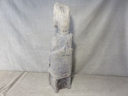 Rare statue représentant un personnage d’...