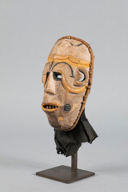 Masque facial, le visage s’ nscrit dans un...