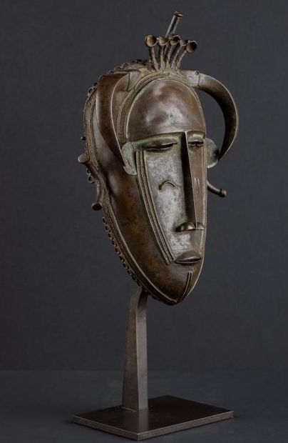 Rare et ancien masque facial, d’ ne remarquable...