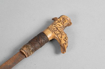 Mandau, sabre de cérémonie, la lame est droite,...