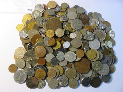 Coins - Collection of 439 foreign coins including...