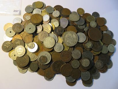 Coins - Lot of 344 various foreign coins...