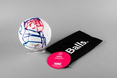 AMANO Takeru né en 1977
Ball #1, 2021. 
Ballon...