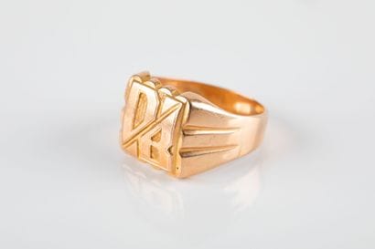 Solid gold signet ring engraved 
