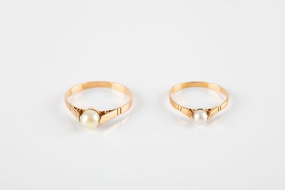 Lot of two rings adorned with a cultured...