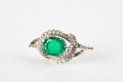 White gold and platinum brooch set with a...