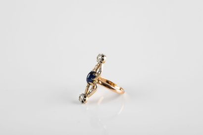 Marquise-shaped yellow gold ring, set with...