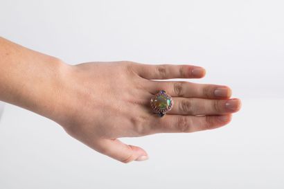 Yellow gold ring set with a large cabochon...