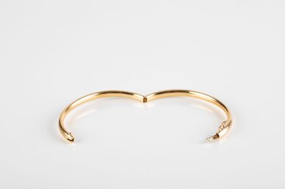 Solid gold bracelet opening. Ratchet clasp...
