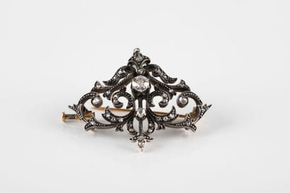 Gold and silver bodice ornament with a rose-cut...