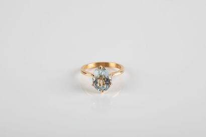 Yellow gold ring holding an oval topaz (10.15x8.05mm)....