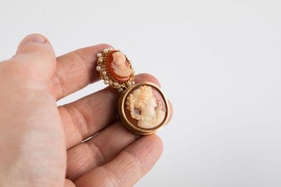 Lot comprising two gold cameo brooches, one...