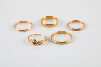 Lot including four wedding rings and a ring...