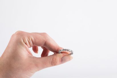 Wedding band in white gold set with brilliant-cut...