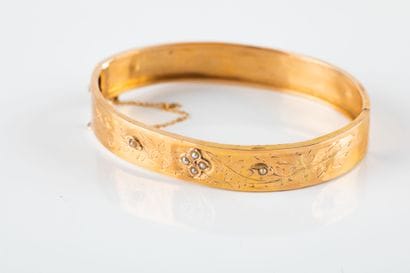 Rigid opening bracelet in yellow gold decorated...
