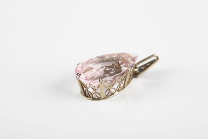 White gold pendant with a pear-shaped pink...