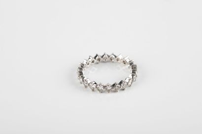 Wedding band in white gold set with brilliant-cut...