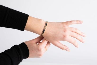 Yellow gold bracelet with rectangular articulated...
