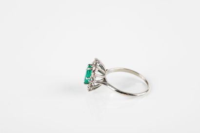 White gold daisy ring set with an oval emerald...